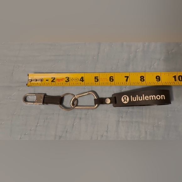 Lululemon athletica silicone blk/chrome keychain w/carabiner, barely used - Picture 5 of 7